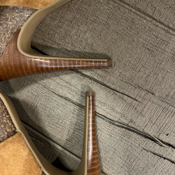 BCBG Heels - Picture 5 of 7